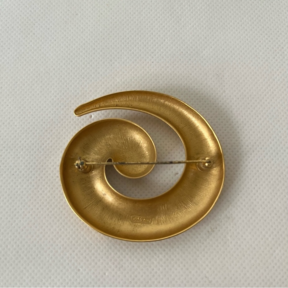 Monet Vintage Gold Tone Large Brooch - Picture 5 of 6